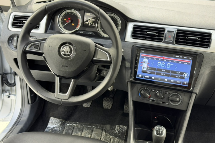 Skoda Rapid 2019 car image #14