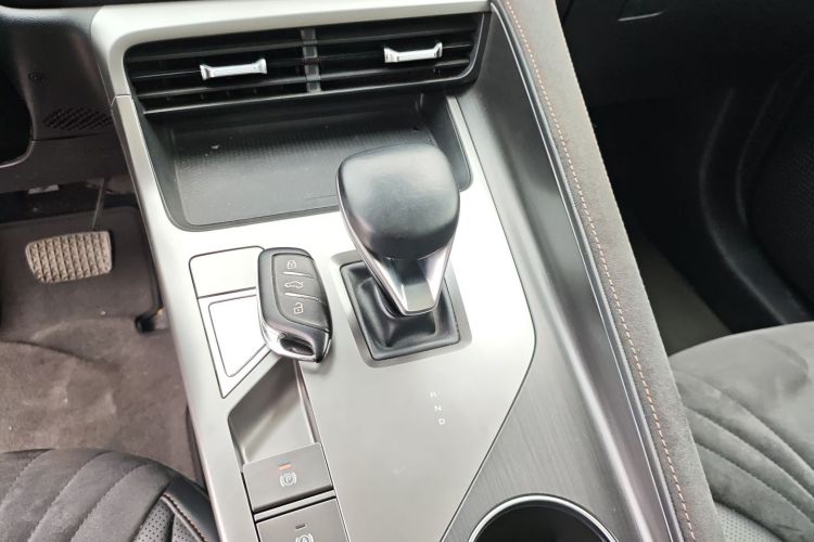 Roewe D5X DMH 2024 imagem de carro #14