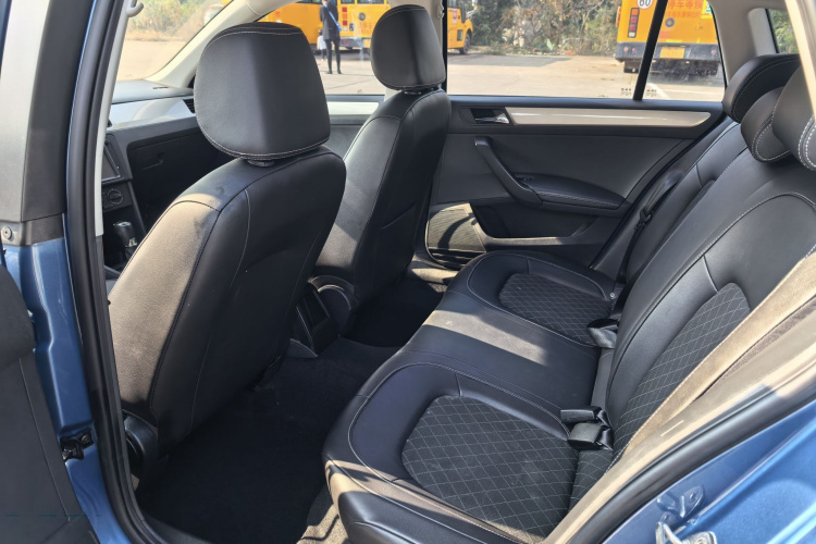 Skoda Rapid Spaceback 2018 car image #14