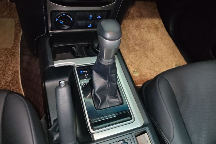 Toyota Land Cruiser Prado 2017 car image #14