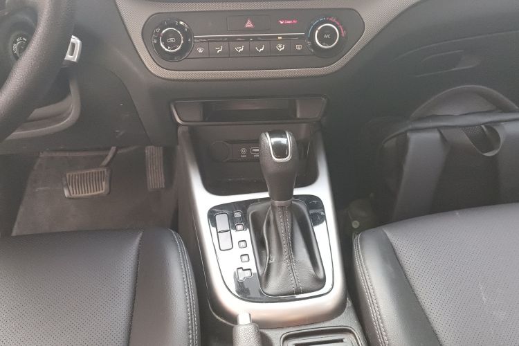 Kia Stonic 2016 #14 Kia Stonic 2016 car image #14