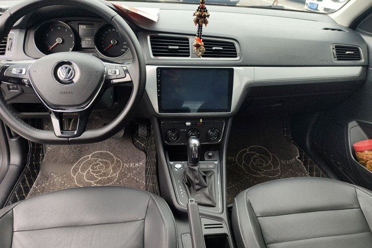 Volkswagen Gran Lavida 2018 immagine di auto #14