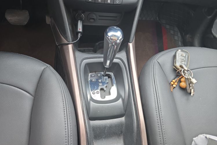 Peugeot 2008 2016 immagine di auto #14