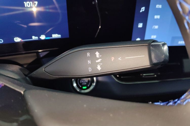 Chevrolet Equinox Plus 2024 car image #14