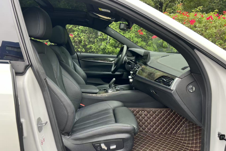 BMW 6 Series GT 2019 car image #14