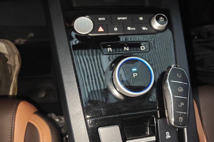 BYD e2 2022 immagine di auto #14