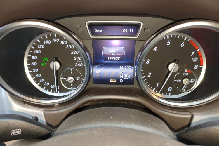 Mercedes-Benz M Class 2015 car image #14