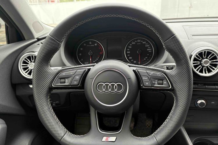 Audi A3 2018 car image #14