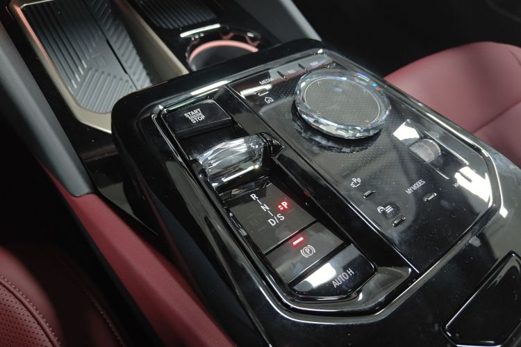 BMW 5 Series 2025 #14 BMW 5 Series 2025 car image #14