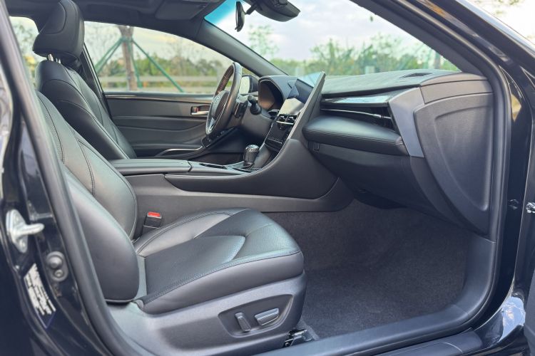 Toyota Avalon 2023 car image #14