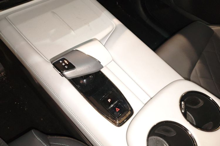 Changan UNI-Z PHEV 2024 #14 Changan UNI-Z PHEV 2024 car image #14