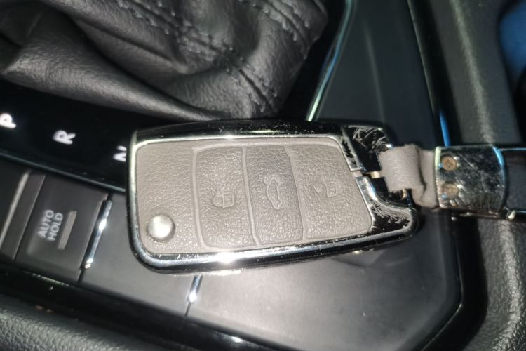 Volkswagen Tiguan L 2017 car image #14