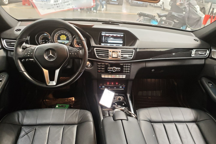 Mercedes-Benz E Class 2015 car image #14