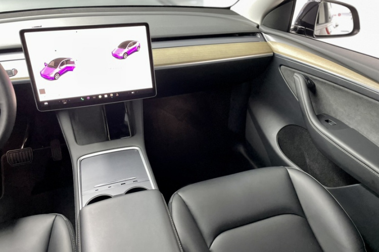 Tesla Model Y 2023 car image #14