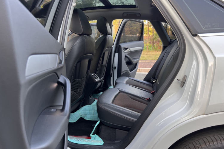 Audi Q3 2017 car image #14