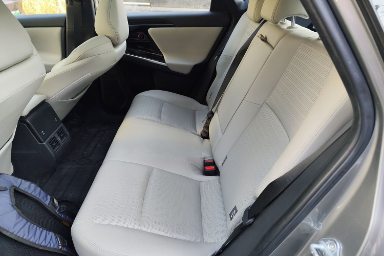 Toyota bZ4X 2022 immagine di auto #14