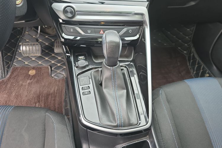 Peugeot 308 2019 car image #14