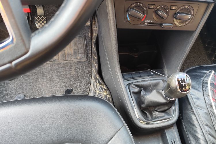 Skoda Rapid 2018 car image #14