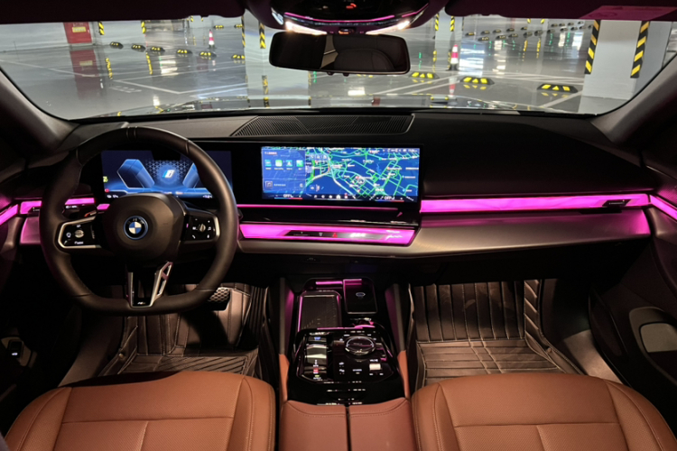 BMW i5 2025 car image #14