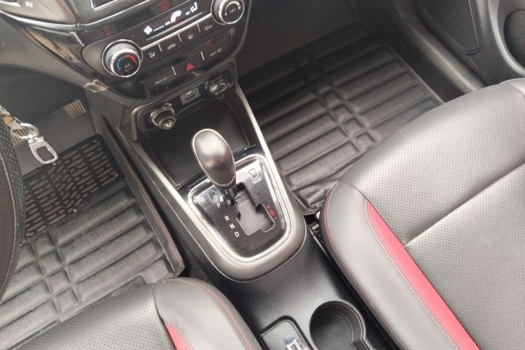 Changan CS15 2017 изображение автомобиля #14