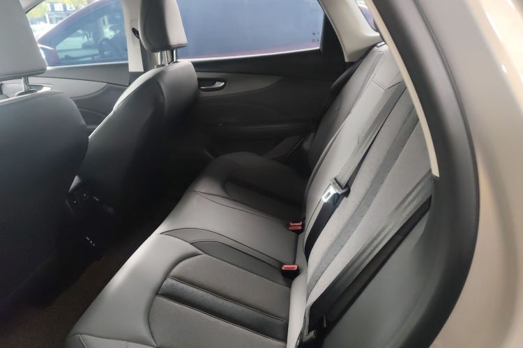 MG ES5 2025 car image #14