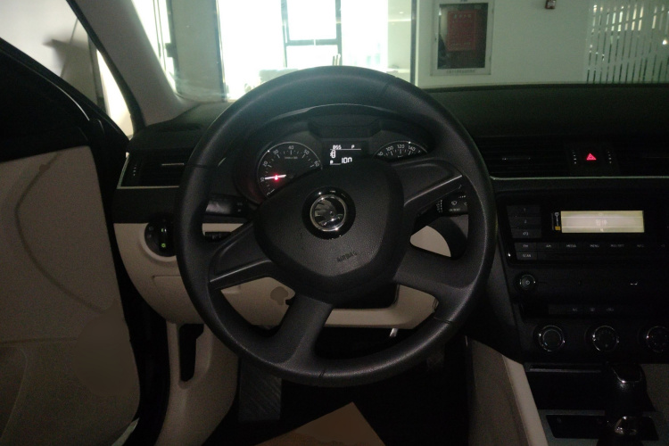 Skoda Octavia 2015 car image #14