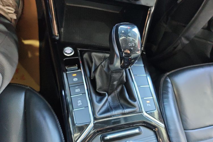 Volkswagen Passat 2019 car image #14