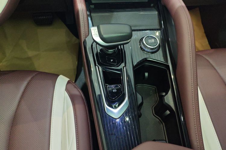 GEELY Monjaro 2024 car image #14
