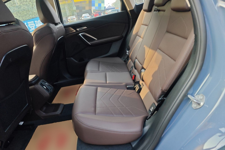 BMW iX1 2023 car image #14