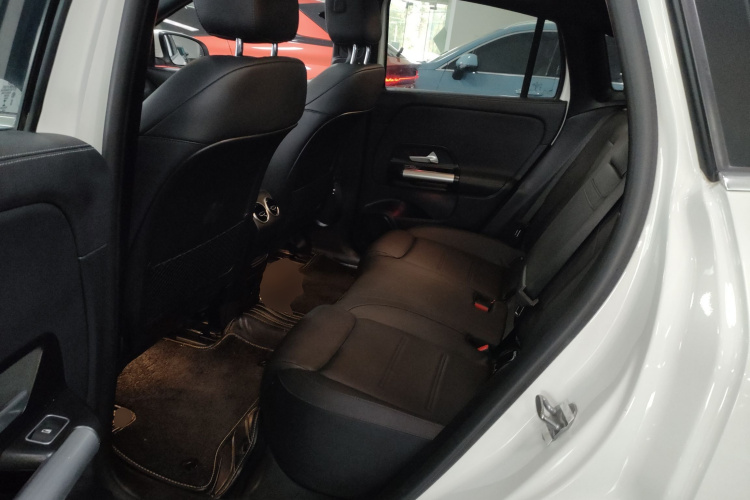 Mercedes-Benz EQA Class 2022 immagine di auto #14