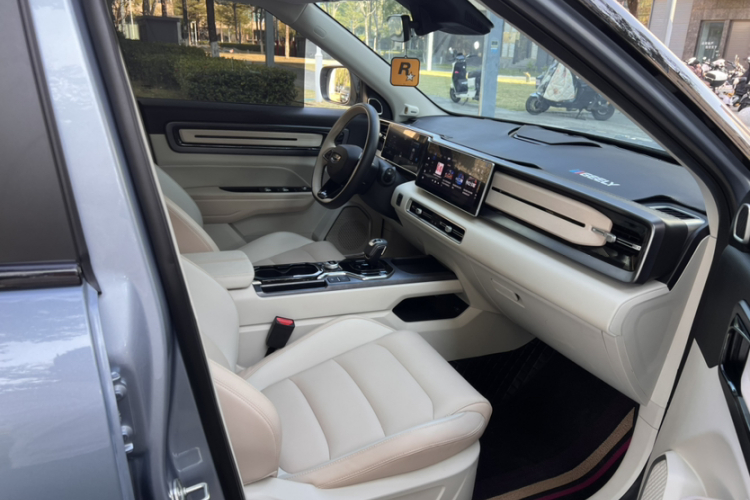 GEELY ICON 2023 car image #14