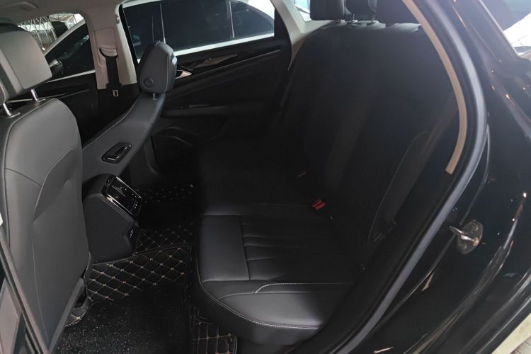 Volkswagen Passat 2024 car image #14