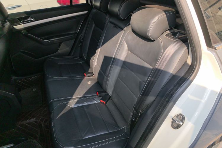 Volkswagen Gran Lavida 2015 car image #14