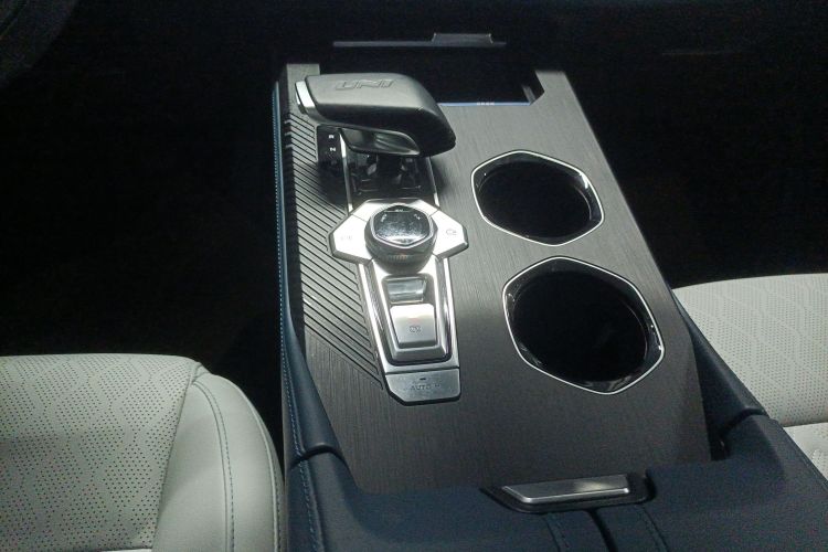 Changan UNI-K iDD 2022 car image #14