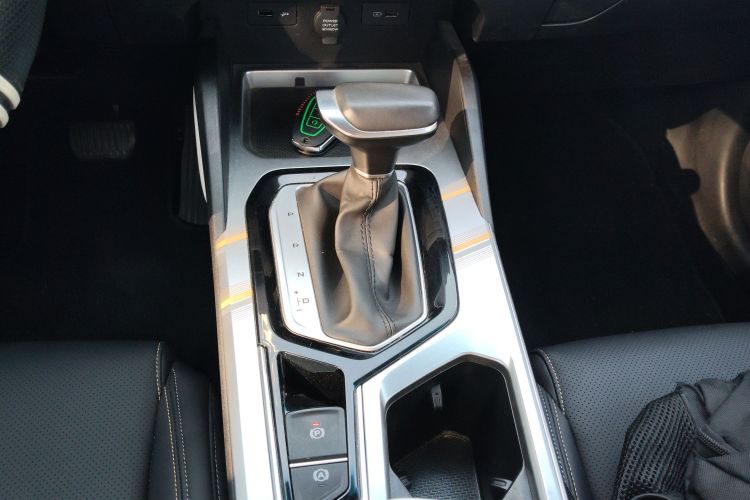 Emgrand L 2022 car image #14
