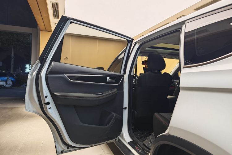 T5 2019 car image #14