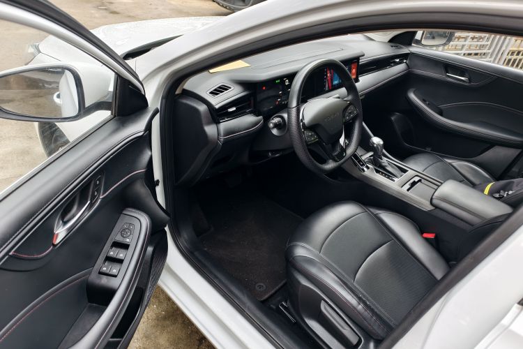 Roewe i5 2023 car image #14