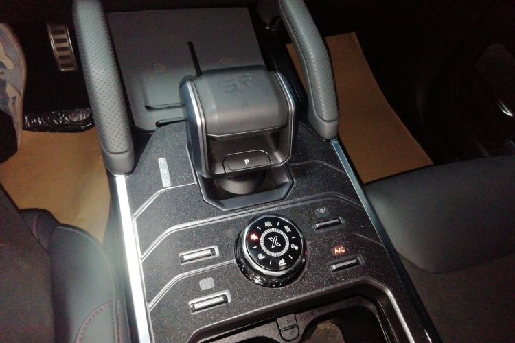 Jetour Traveller 2023 car image #14