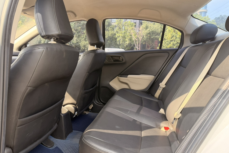 Honda Greiz 2018 car image #14