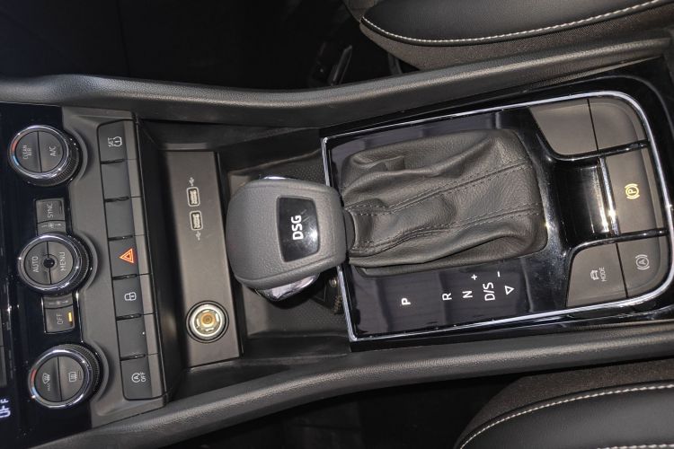 Skoda Karoq 2020 изображение автомобиля #14