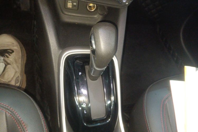 Chevrolet Tracker 2023 #14 Chevrolet Tracker 2023 car image #14