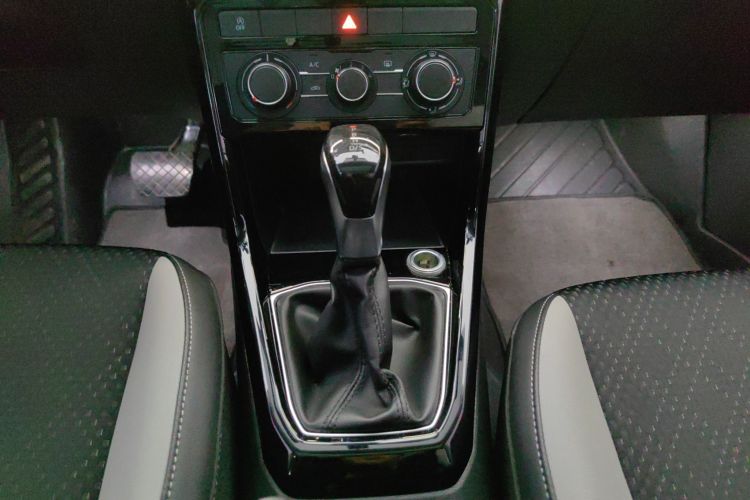 Tacqua 2020 car image #14
