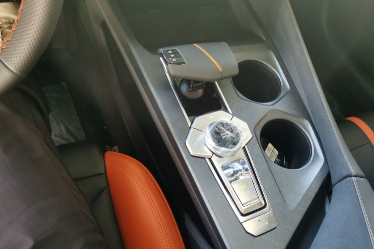 Changan UNI-V 2025 car image #14