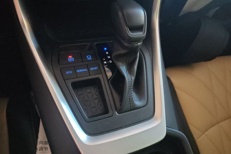 Toyota RAV4 2020 car image #14