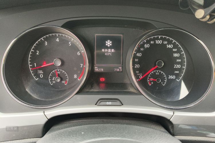 Volkswagen Touran 2017 car image #14