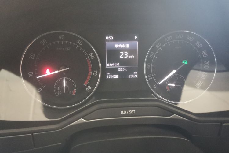 Skoda Superb 2015 car image #14