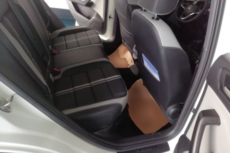 Volkswagen T-Roc 2023 car image #14