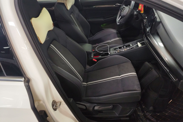 Volkswagen Golf 2021 car image #14