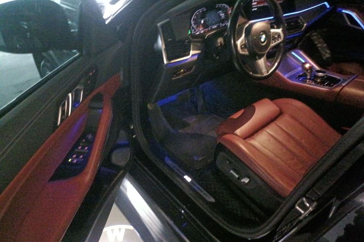 BMW X6 2022 car image #14