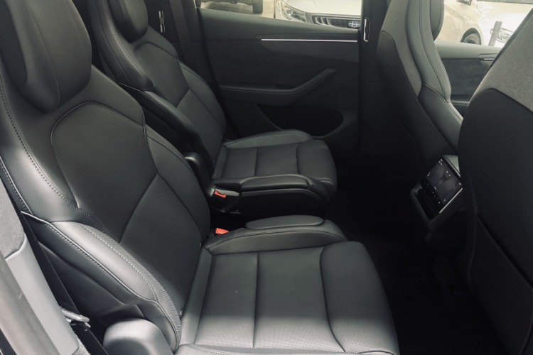 特斯拉 Model Y L 2025 汽车图片 #14